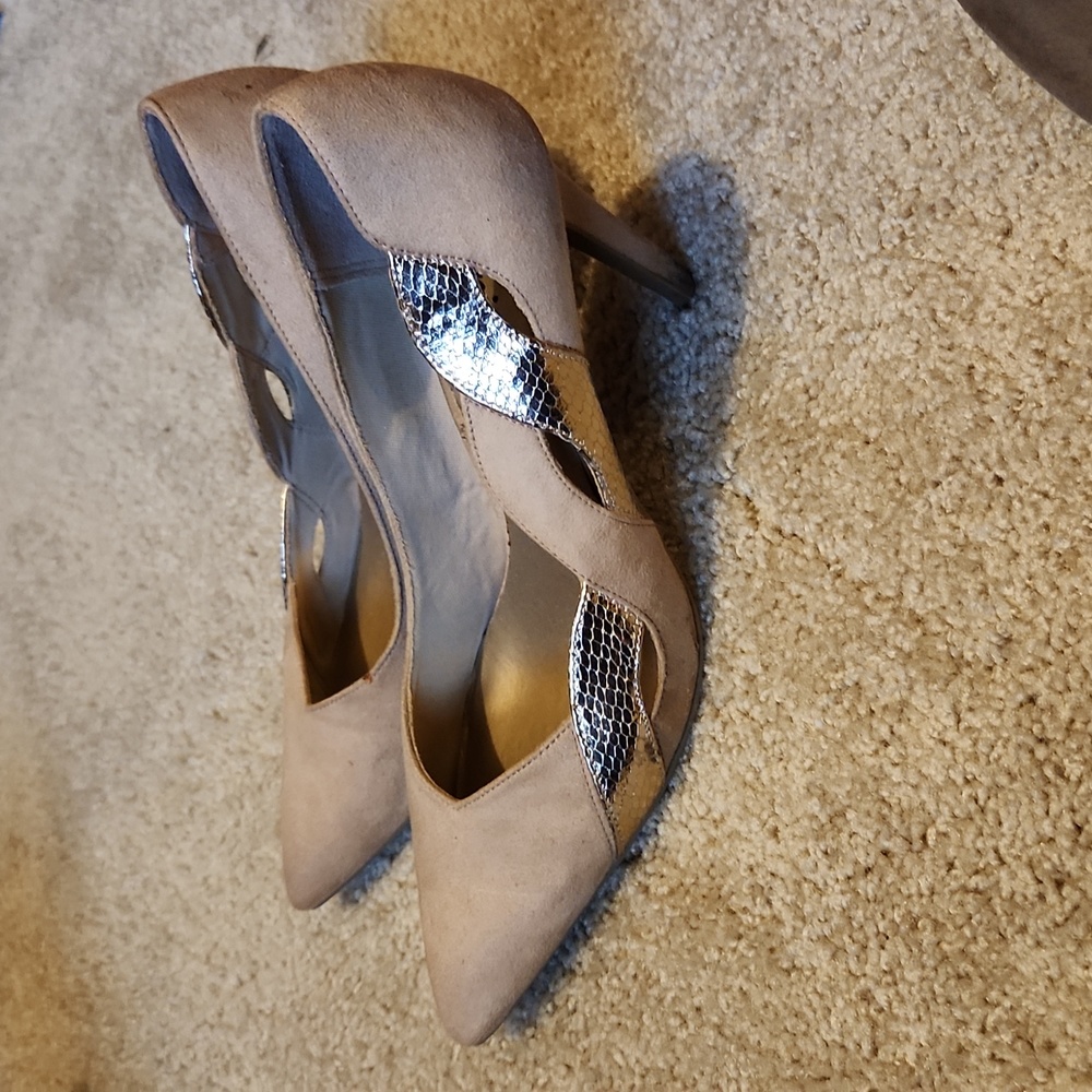 Tan/Gold Heels